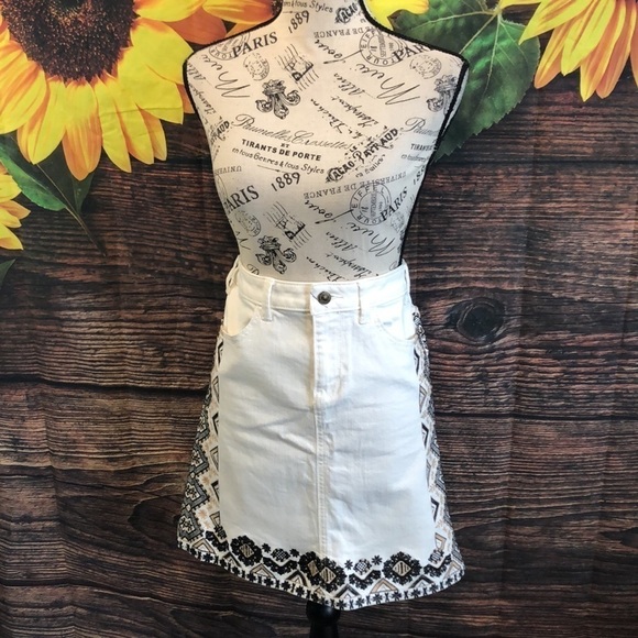 Anthropologie Pilcro Letterpress Denim Skirt Embroidered Size 2 - Picture 2 of 12